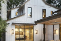 Awesome Farmhouse Home Exterior Design Ideas 07