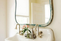Cute Shabby Chic Bathroom Design Ideas 15