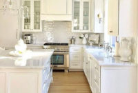 Minimalist Small White Kitchen Design Ideas 02