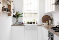 Minimalist Small White Kitchen Design Ideas 23