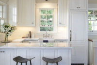 Minimalist Small White Kitchen Design Ideas 37