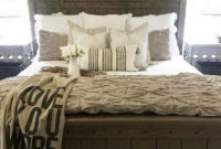 Charming Bedroom Furniture Ideas To Get Farmhouse Vibes 20