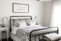 Charming Bedroom Furniture Ideas To Get Farmhouse Vibes 33