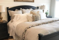 Charming Bedroom Furniture Ideas To Get Farmhouse Vibes 40