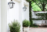 Classy Traditional Outdoor Lighting Ideas For Your House 14