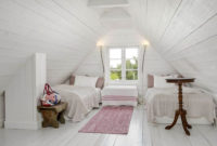 Comfy Attic Bedroom Design And Decoration Ideas 33