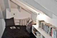 Comfy Attic Bedroom Design And Decoration Ideas 45