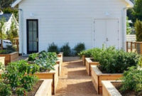 Extraordinary Vegetables Garden Ideas For Backyard 17